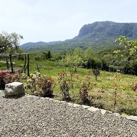 Casa vacanze Alloggio incantevole con Piscina Roccagloriosa